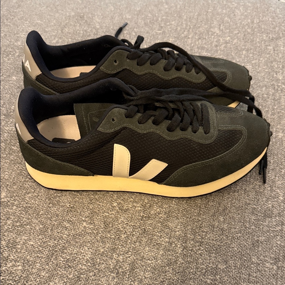 Veja Men's Black & Olive Retro Runner with Cream Sole